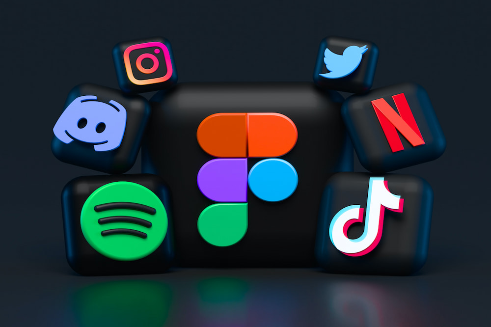 Several social applications displayed next to each other, with platforms such as Netflix, Tik Tok, Spotify and Instagram