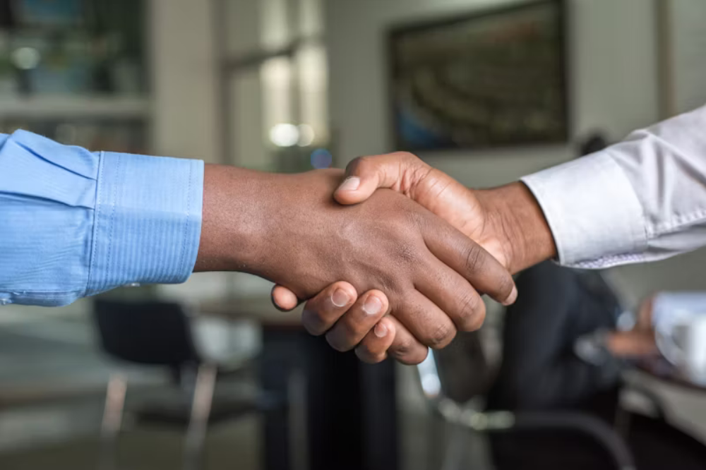 An image of two people shaking hands